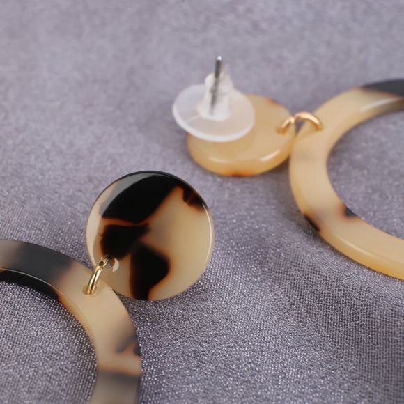 Marble Acrylic Round Geometric Dangle Earrings - Picture 4 of 7